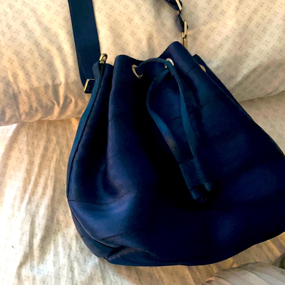 Harvey’s bucket crossbody/back pack